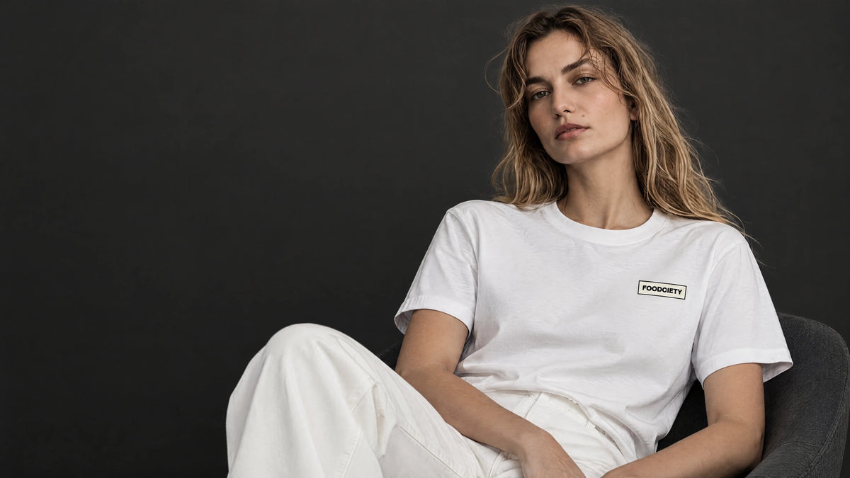 Head of Taste Shirt Weiß · Editorial mit blondem Model